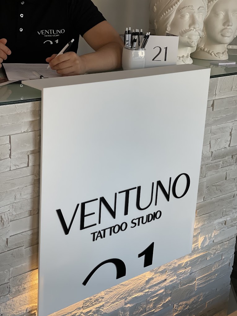 Ventuno Tattoo Studio Reception